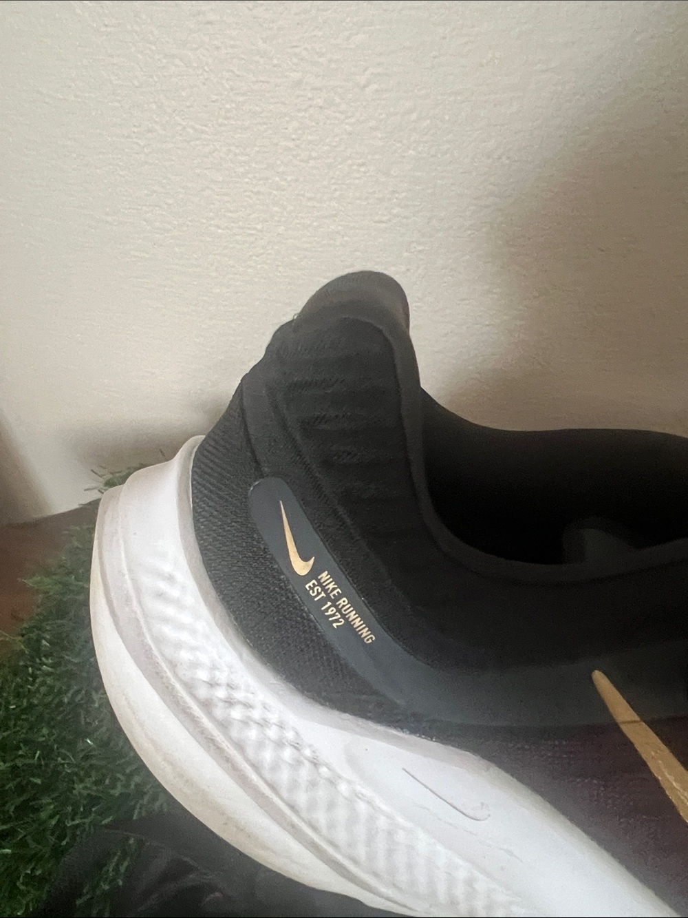 Nike Quest 5 black, gold, pink running shoes size 9.5 GUC DD 9291-009. - Picture 4 of 7